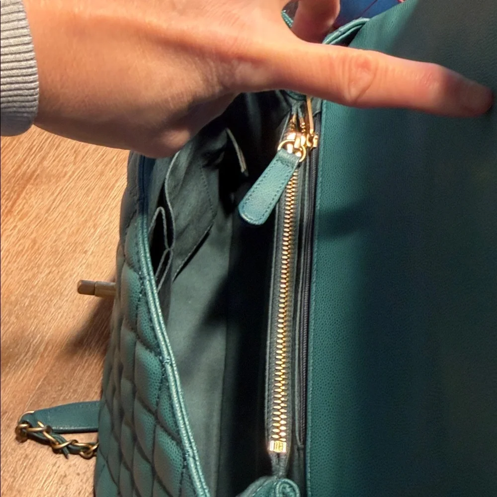 Chic Green Quilted Handbag - Picture 11 of 12